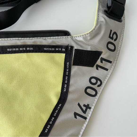 NWT Nike Tech Crossbody Bag - Picture 6 of 10